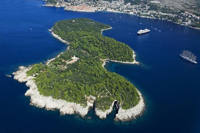 Za nudiste je rezervirana jugovzhodna obala otoka (na fotografiji spodaj desno). | Foto: Getty Images