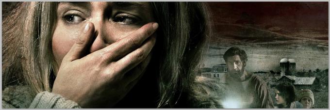 Izjemno hvaljena in uspešna grozljivka Johna Krasinskega o družini, ki mora v postapokaliptičnem svetu živeti v tišini, da bi se skrila pred skrivnostnimi stvori. Film, v katerem je Emily Blunt pred kamero prvič združila moči s svojim zakonskim partnerjem v resničnem življenju. • V četrtek, 28. 2., ob 2.20 na HBO 2.* │ Tudi na HBO OD/GO.

 | Foto: 