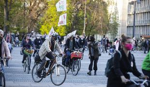 Odprli so razstavo o petkovih kolesarskih protestih