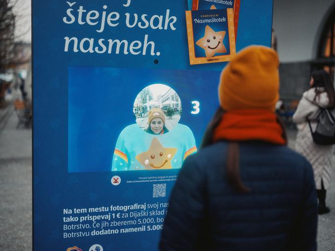 HOFER bo za 5.000 posnetih nasmehov Dijaškemu skladu doniral 5.000 evrov. | Foto: HOFER