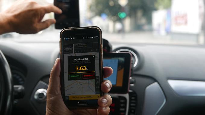 Plačilo je mogoče z gotovino ali s kreditno kartico, tako prek aplikacije kot neposredno pri vozniku. | Foto: Gregor Pavšič
