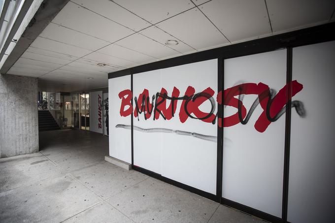 Grafiti na razstavi Banksy na Čopovi ulici v Ljubljani. | Foto: Bojan Puhek