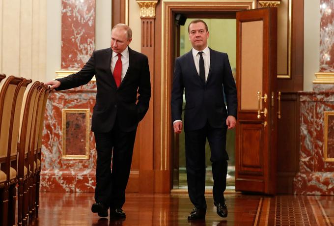 Mnogi so prepričani, da je Dmitri Medvedjev zgolj marioneta v rokah Vladimirja Putina. | Foto: Reuters