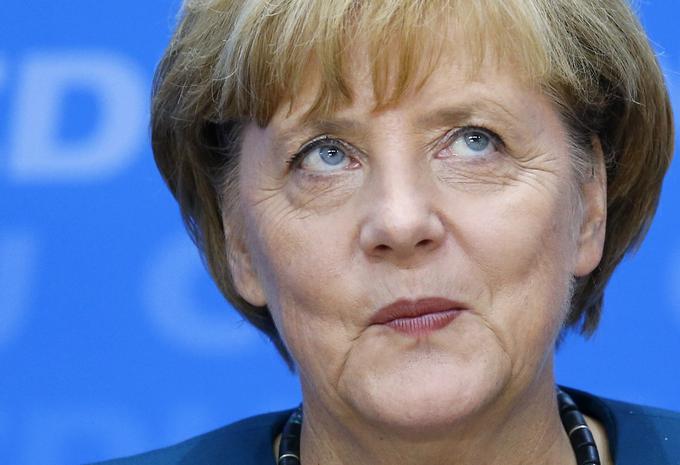 Plača nemške kanclerke znaša dobrih 18 tisoč evrov. Če k temu prištejemo še polovico poslanske plače in dodatke, Merklova na mesec zasluži skoraj 26 tisočakov. | Foto: Reuters