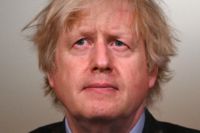 Boris Johnson | Torijec Boris Johnson ima za sabo težavne mesece, saj je zaradi slabega odziva na širjenje pandemije priljubljenost njegove stranke med Britanci precej padla. Zdaj ga rešuje cepivo. | Foto Reuters