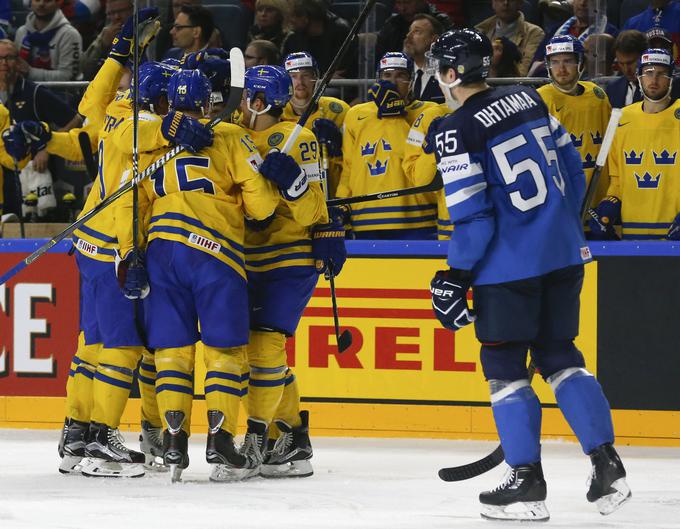 Zadnjič so na svetovni prestol stopili leta 2013, ko so prvenstvo gostili v sodelovanju s Finci. | Foto: Reuters