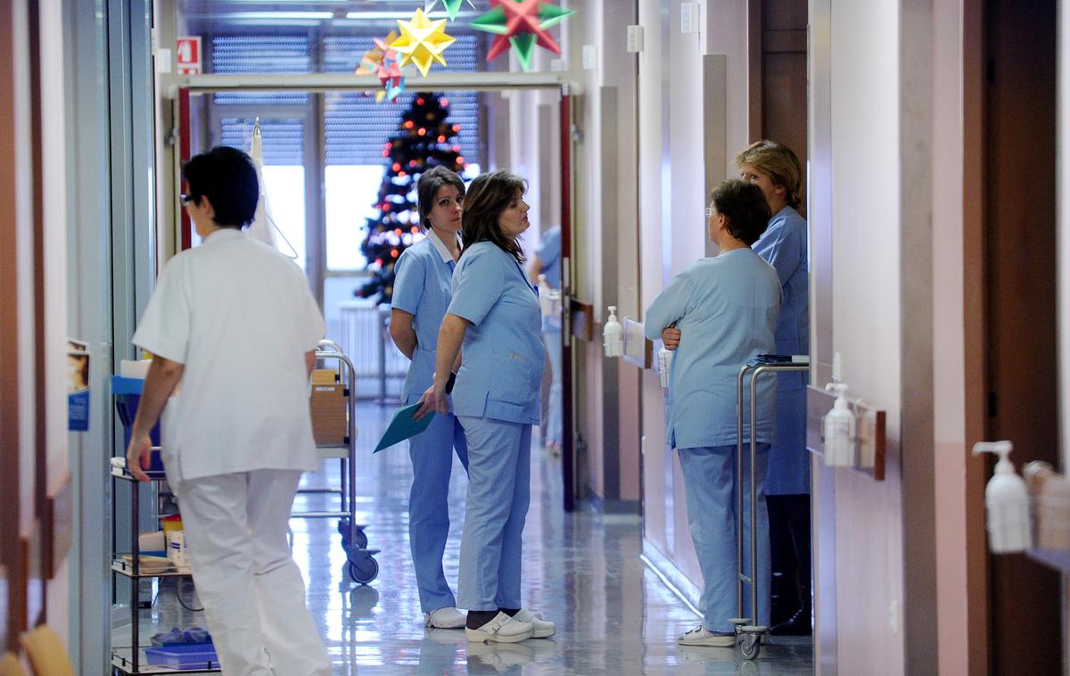 Medicinske sestre | Medicinske sestre kot tudi drugi zdravstveni delavci so pogosto vzgojeni, da je neke vrste trpljenje del njihovega poklica. | Foto STA
