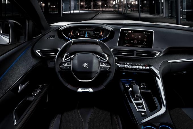 Prepoznavna Peugeotova notranjost, ki združuje digitalni zaslon in zanimivo oblikovane gumbe sredinske konzole. | Foto: Peugeot
