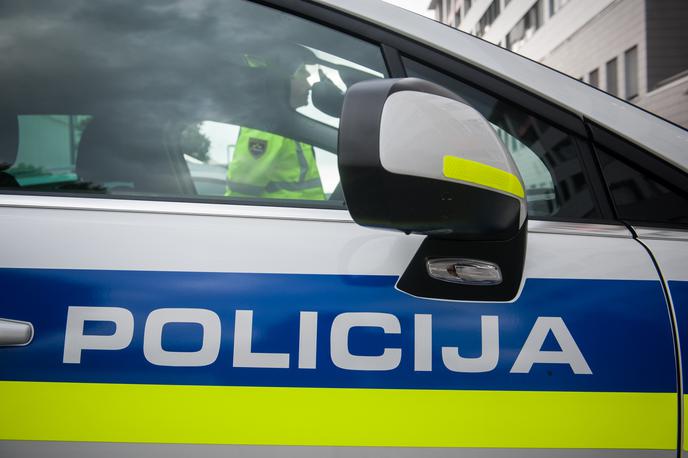slovenska policija | Petintridesetletni moški je grozil policistom in jih brcal.  | Foto Siol.net
