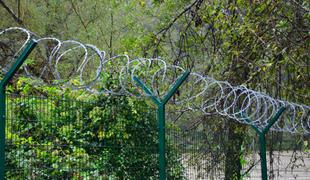 Na MNZ podpisali pogodbo z Minisom za odstranitev ograje na meji