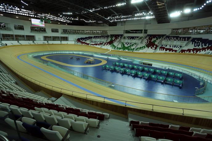 velodrom Turmenistan | Turkmenistan bo oktobra gostil svetovno kolesarsko prvenstvo na stezi. Takrat bodo v državi športnikom, tudi tujim, omogočili cepljenje proti novemu koronavirusu, ki ga uradno ne priznavajo.  | Foto Guliverimage/Getty Images