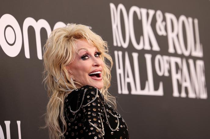 Dolly Parton | "Kaže, da sem zdaj rock zvezdnica," je ob vpisu v dvorano slavnih rock and rolla izjavila Dolly Parton. | Foto Reuters