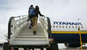 Pri Ryanairu hočejo letala s širšimi vrati
