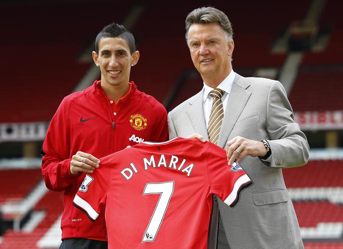 Angel Di Maria ob Louisu van Gaalu ob prihodu v Manchester United pred tremi leti. | Foto: Reuters