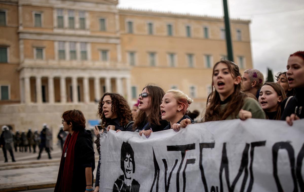 Grčija | V Grčiji po tragični železniški nesreči potekajo siloviti protesti, uperjeni zoper vlado, ki ji očitajo dolgoletno zanemarjanje železniškega omrežja. | Foto Reuters