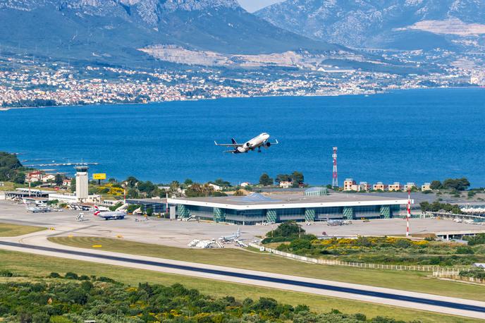 letališče, Split | Avstralske turistke so za nekaj manj kot 25 kilometrov dolgo pot od Splita do splitskega letališča plačale 151,1 evra. | Foto Shutterstock