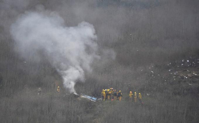 Helikopter s Kobejem Bryantom je konec januarja v gosti megli hitro izgubil višino in zadel ob hribovito območje zahodno od Los Angelesa. Pri strmoglavljenju je umrlo vsem osem ljudi na krovu. | Foto: Reuters