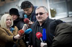 Bilal Bosnić na sodišču: lisice, steklena stena in policisti v civilu 