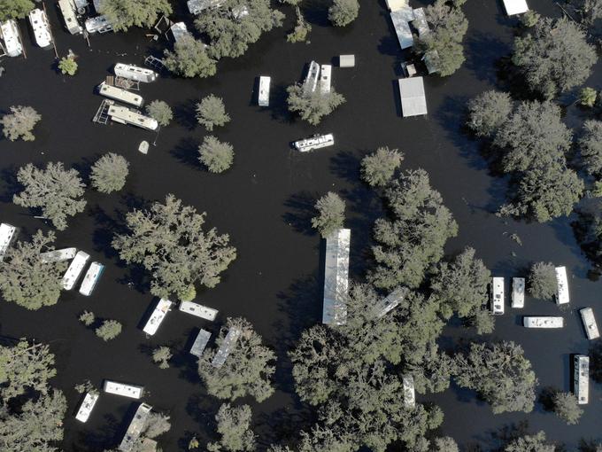 Vse primere, razen pri dveh osebah, so na Floridi diagnosticirali po orkanu. Bakterije v telo vstopijo skozi ureznine in ranice, zato so ljudi že opozorili na nevarnost. | Foto: Reuters