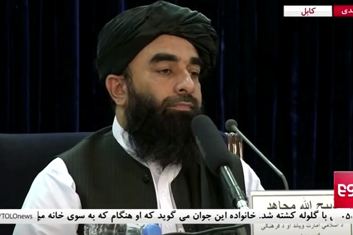 Taliban Zabihulah Mudžahid | Mudžahid je povedal, da Američani še naprej vabijo ljudi, naj gredo na letališče, zato so jih pozvali, naj tega ne počnejo več. "Ne spodbujajte Afganistancev k odhodu, njihov talent potrebujemo doma," je dejal. | Foto Reuters