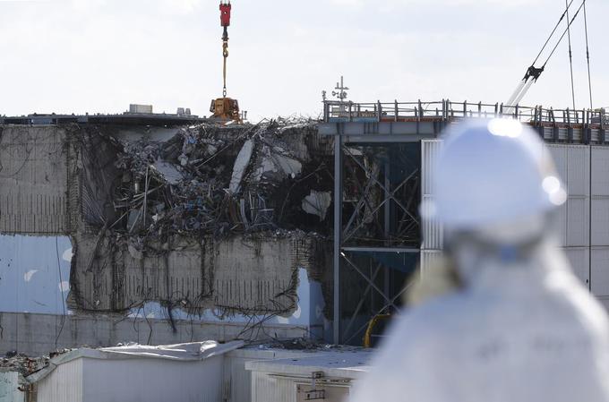 Uničeno poslopje elektrarne Fukušima-Daiči, v katerem je deloval jedrski reaktor številka 3. | Foto: Reuters