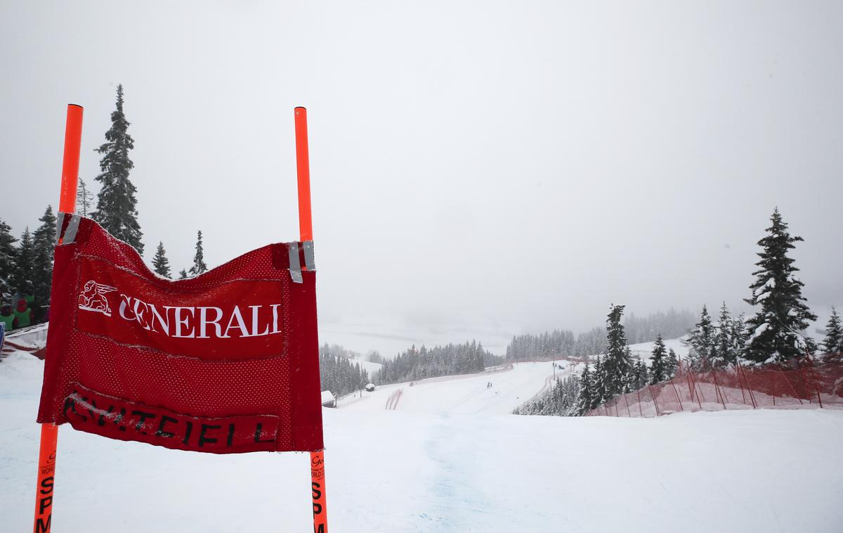 Kvitfjell | Alpske smučarke sta danes v Kvitfjellu zmotila slaba vidljivost in nadaljnje sneženje. | Foto Guliverimage