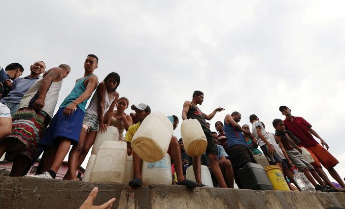 Maduro je v televizijskem prenosu dejal, da je odobril 30-dnevni načrt za omejeno oskrbo z elektriko, ob tem pa je poudaril pomembnost oskrbe z vodo. | Foto: Reuters