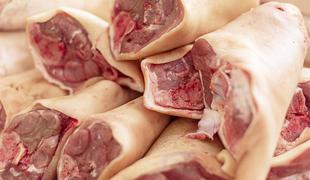 Kitajci mrzlično iščejo prašičje meso tudi v Sloveniji #video