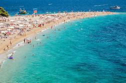Hrvaška obala, kjer letuje milijon turistov, ostaja oranžna