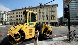 Pred županskimi volitvami ponekod v Sloveniji že zmanjkuje asfalta #video