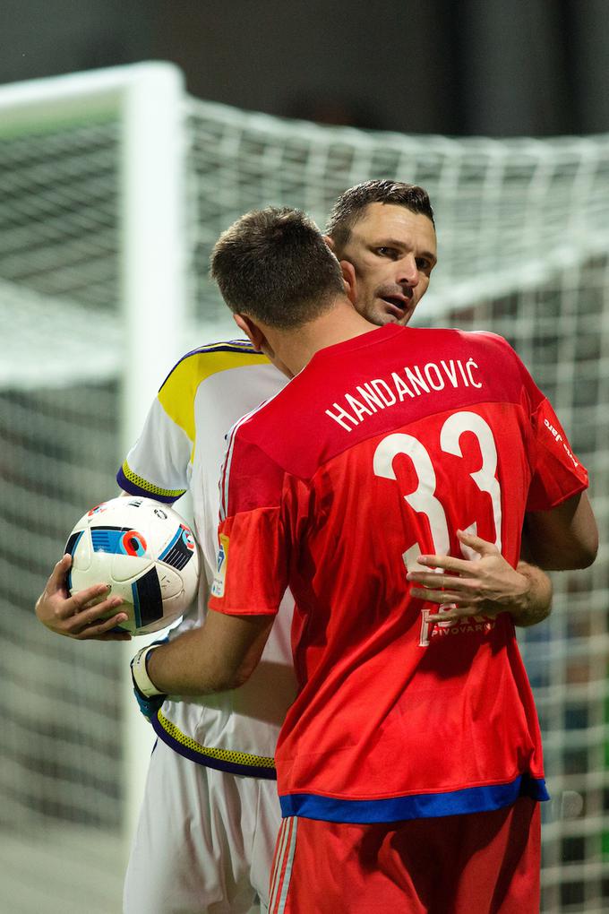 Jasmin Handanović in Milivoje Novakovič sta najbolj izkušena nogometaša v vrstah Maribora. | Foto: Matic Klanšek Velej/Sportida