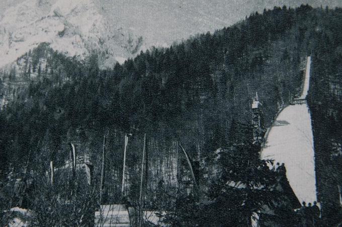 Prvi zmagovalec novoletne turneje je bil avstrijski skakalec Seph Bradl, ki je prav v Planici kot prvi v zgodovini preskočil magično mejo sto metrov. (Osebni arhiv Demetra Bitenca) | Foto: 