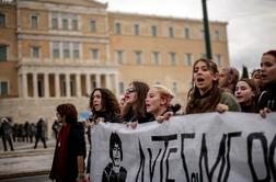 V Grčiji po železniški nesreči protestira in stavka na desettisoče ljudi #video