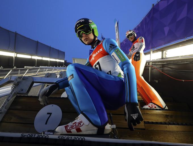 Jurij Tepeš je na ekipni tekmi poletel 210 in 232,5 metra, Norvežan Robert Johannson (v ozadju) pa je z 252 metri postavil nov svetovni rekord, ki ga je imel v lasti približno pol ure. | Foto: Reuters