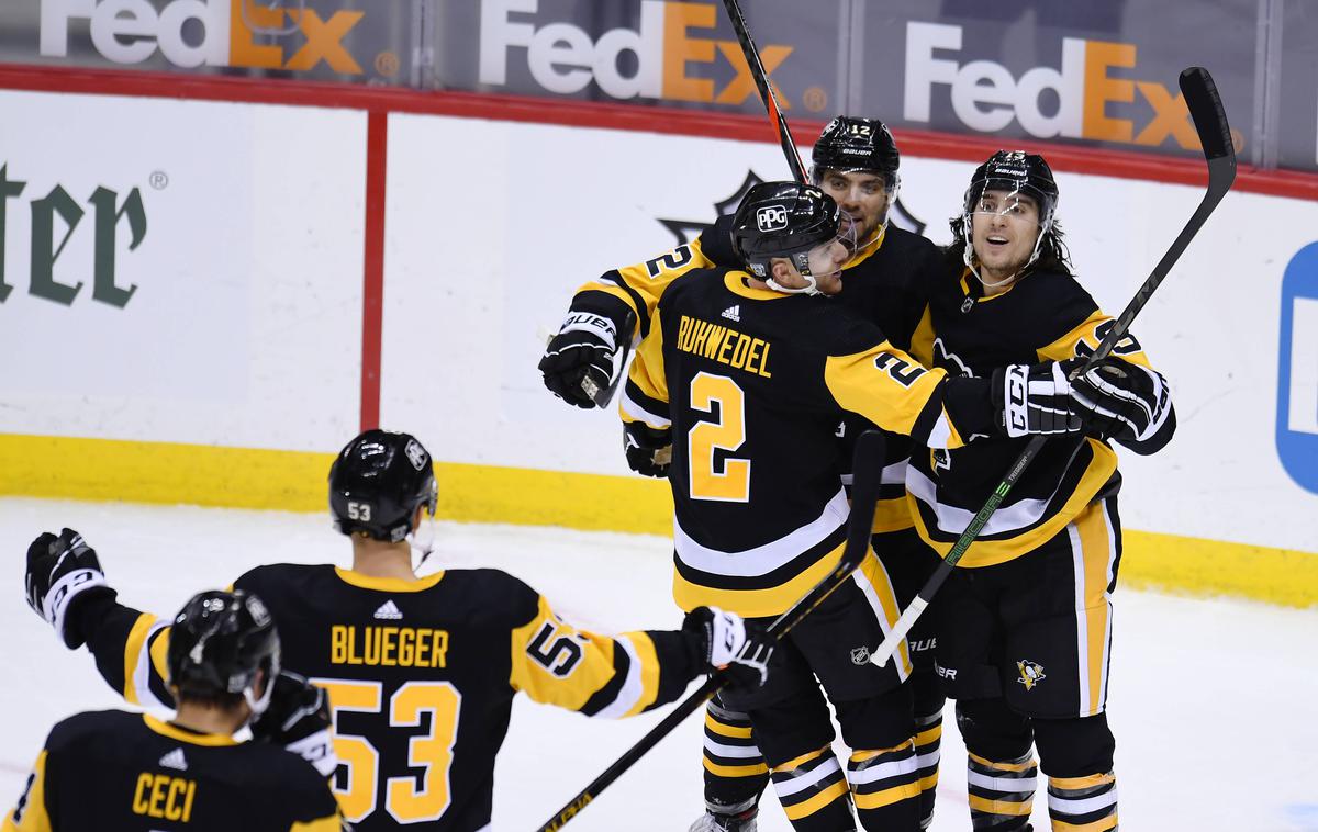 Pittsburgh Penguins | Hokejisti Pittsburgh Penguins so s 6:3 premagali Washington Capitals in izenačili njihov izkupiček na lestvici vzhodne divizije. | Foto Guliverimage/Getty Images