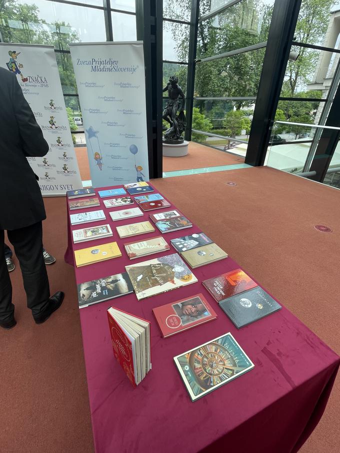 Društvo Bralna značka Slovenije – ZPMS je v Narodni galeriji pripravilo tudi razstavo vseh knjig, ki so doslej izšle v zbirki. | Foto: A. P. K.