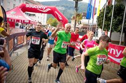 Prijavljenih skoraj 900 tekačev, zmagovalca polmaratona Lucija Krkoč in Robert Kotnik (foto)