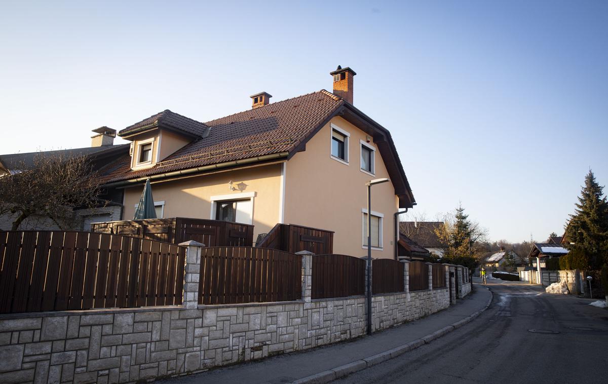 Dom, hiša v Črnučah, kjer naj bi prebivali ruski vohuni. | Živeli so v najemniškem stanovanju na Primožičevi ulici 35 v Črnučah.  | Foto Bojan Puhek