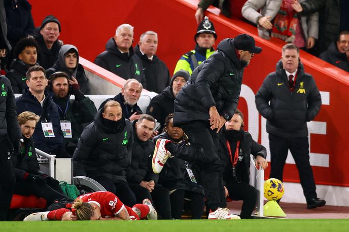 Kostas Cimikas | Kostas Cimikas se je poškodoval v 35. minuti sobotnega obračuna, ko ga je odbilo v trenerja Liverpoola Jürgena Kloppa. | Foto Reuters