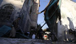 V napadu v Jemnu več deset mrtvih, med njimi tudi šolarke