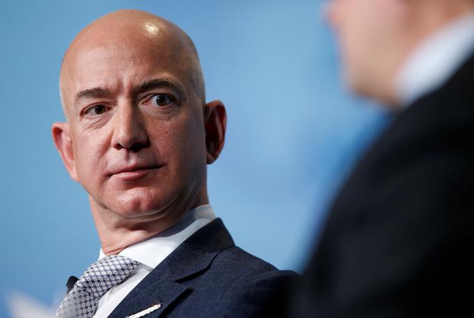 Ustanovitelj spletnega trgovca Amazon.com je Jeff Bezos, tretji najbogatejši človek na svetu. Kliknite na fotografijo in preberite zgodbo o tem, kako je zgradil svoj imperij. | Foto: Reuters