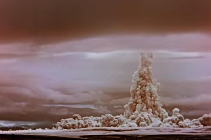 Prizor iz novega videoposnetka eksplozije Carske bombe. | Foto: YouTube / Posnetek zaslona