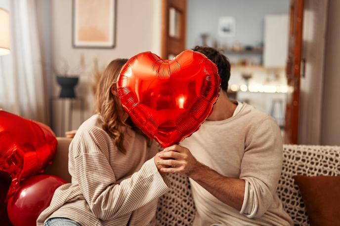 Valentinovo | Anketa, v kateri je sodelovalo 2054 anketirancev, je pokazala, da valentinovo ostaja priljubljen praznik, ki ga Slovenci praznujejo različno. | Foto Shutterstock