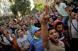 Egiptovsko sodišče na smrt obsodilo 75 islamistov