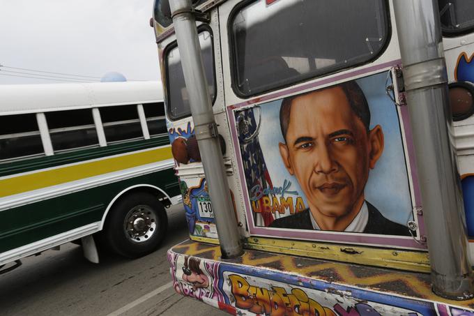 Ni videti, da bi bili prebivalci Paname naperjeni proti ZDA. Vsaj tale grafit ameriškega predsednika Baracka Obame tega ne kaže. | Foto: Reuters