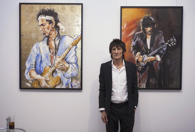 Legendarni kitarist se navdušuje nad slikanjem. | Foto: Reuters