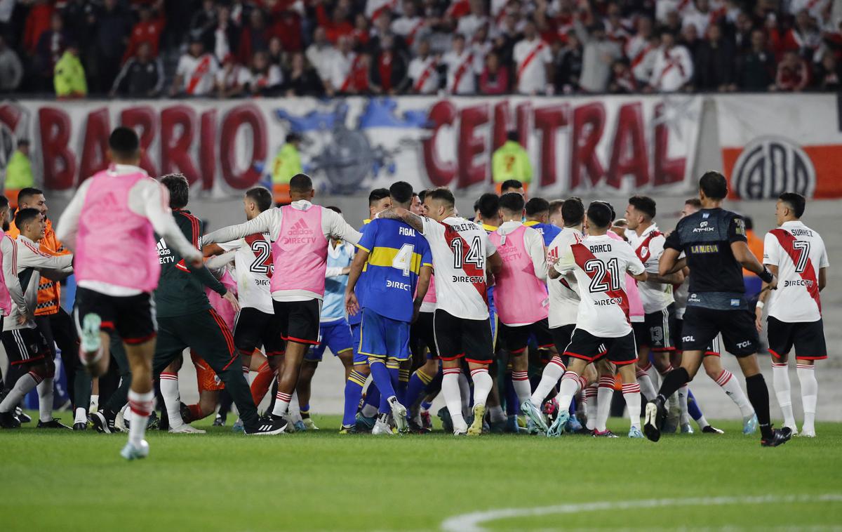 River Plate Boca Juniors | Derbi med argentinskima velikanoma je zaznamoval kaos po edinem zadetku na tekmi. | Foto Reuters