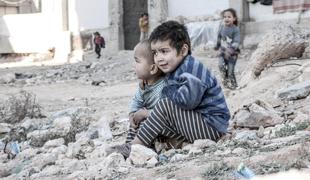 Unicef: Sirski begunski otroci za preživetje delajo že pri treh letih