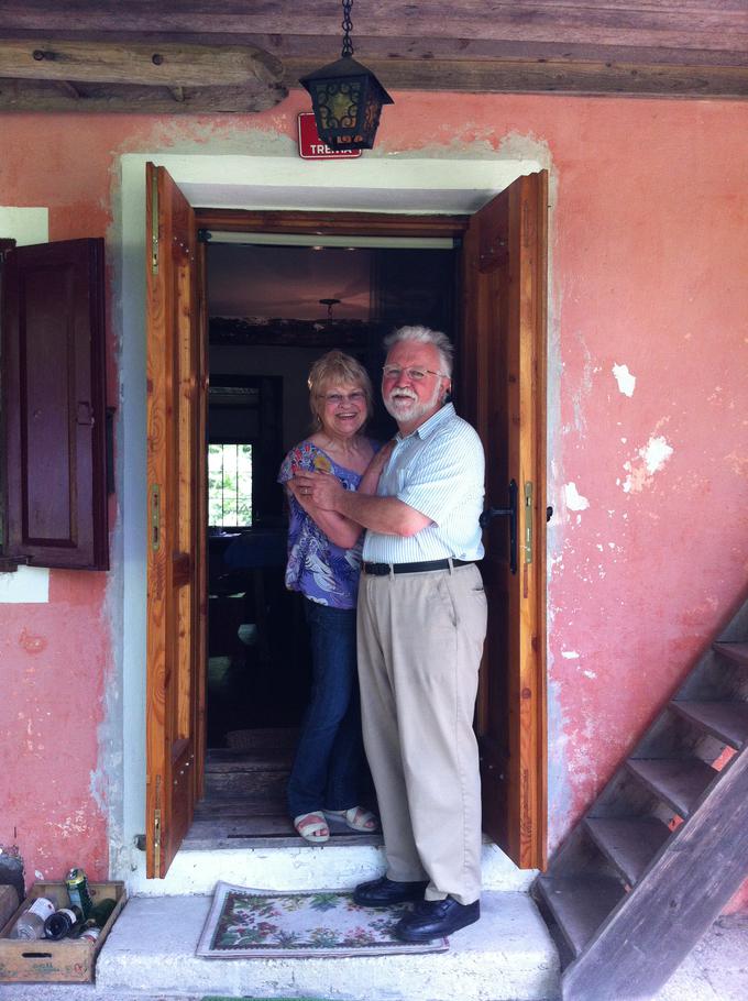 Vrata njune hišice v Trenti so obiskovalcem vedno odprta. | Foto: Osebni arhiv