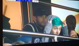 Superzvezdnik nove generacije: kdo je fant z modrimi lasmi ob Neymarju